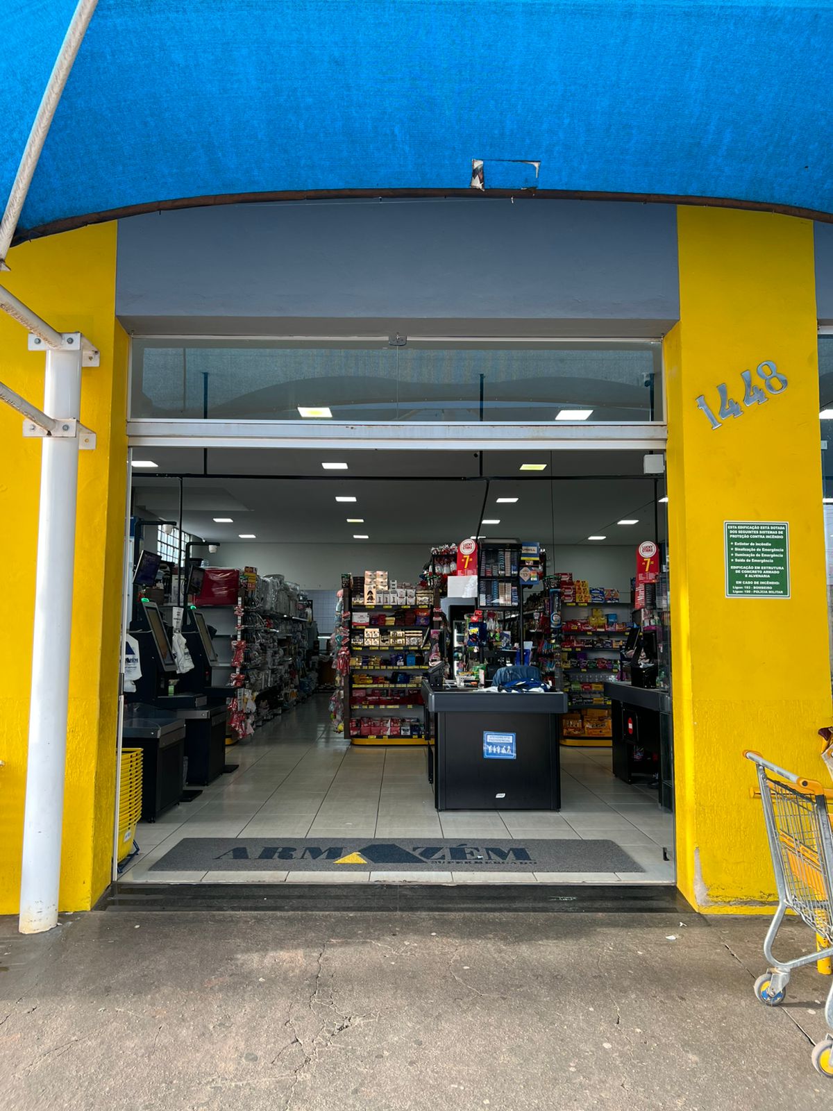 Entrada do Armazém Supermercado